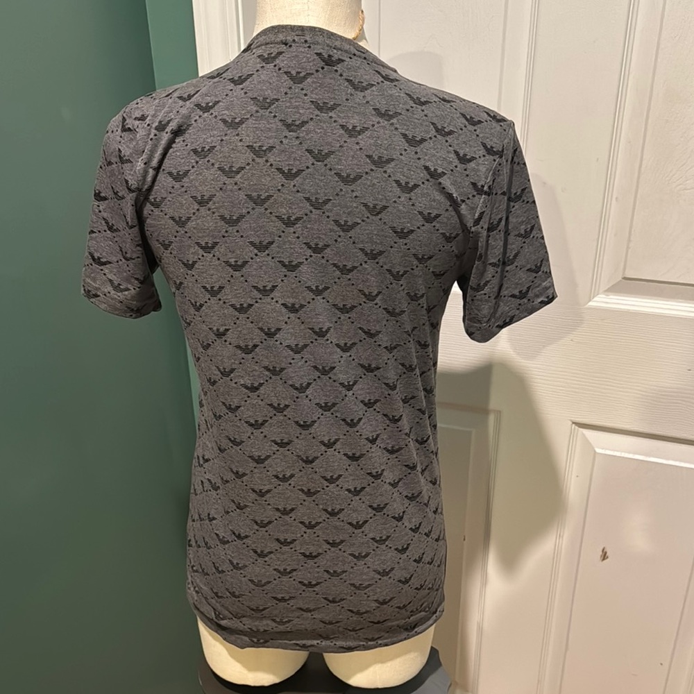 ARMANI Jeans All Over‎ Eagle Print v-neck T-shirt size Small. NWOT - Picture 4 of 6